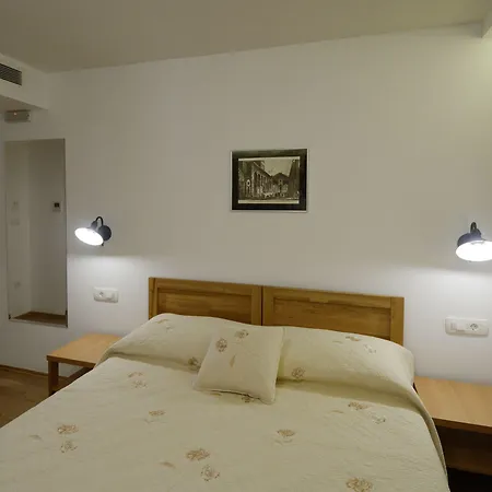 Appartement And Desideria *