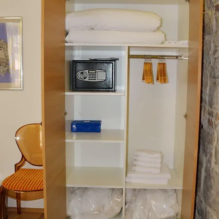 Appartement And Desideria *