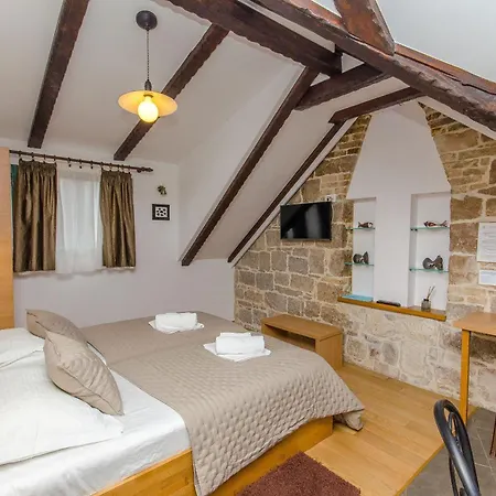 And Desideria Appartement