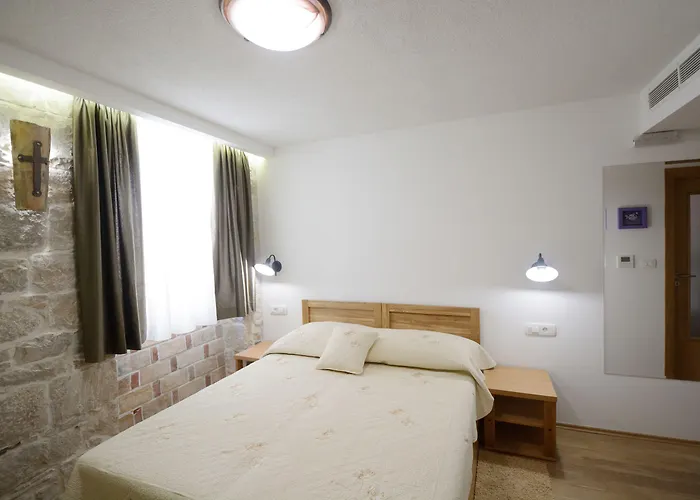 Apartment And Rooms Desideria
