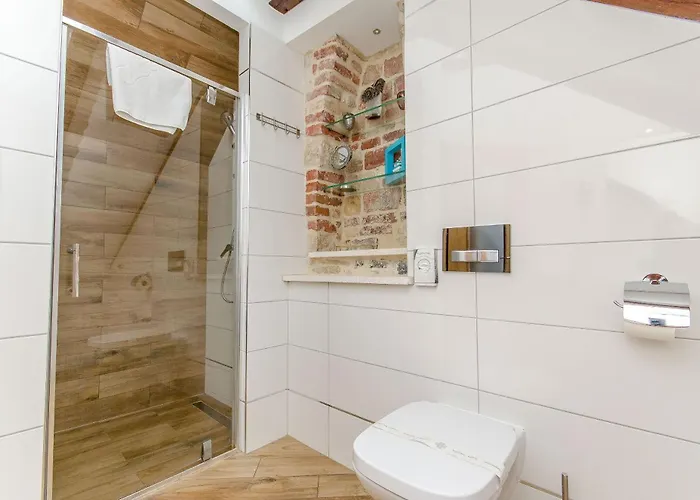 And Desideria Apartman *
